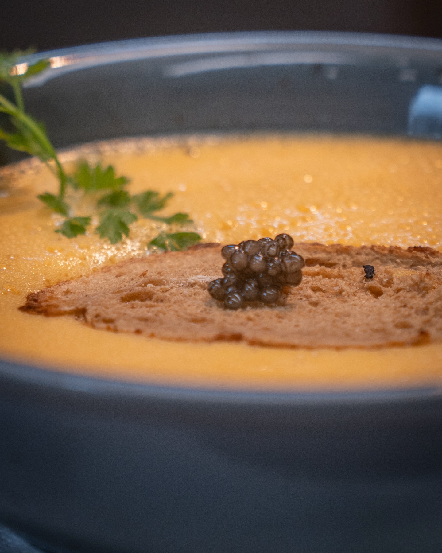 Hummerschaumsüppchen mit Beluga Caviar! 🦞🥣

#b3 #wattens #restaurant #menü #valentinesday❤️16#b3, #wattens, #restaurant, #menü, #valentinesday❤️