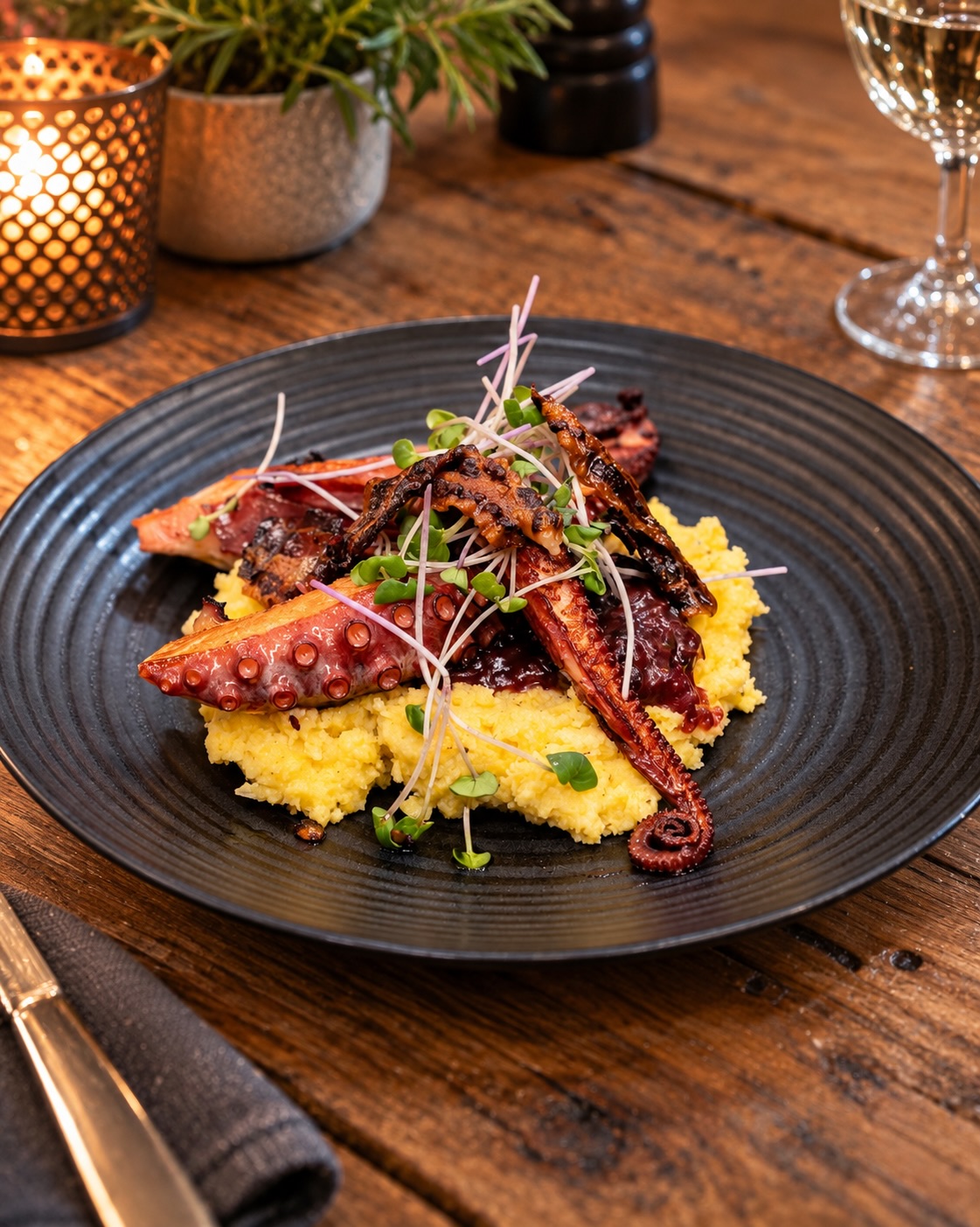 Oktopus mit Polenta, Zwetschge, Speck & grünem Pfeffer aus unserer aktuellen Tageskarte! 🐙

#menü #tasty #oktopus #dinner #foodlover9#menü, #tasty, #oktopus, #dinner, #foodlover