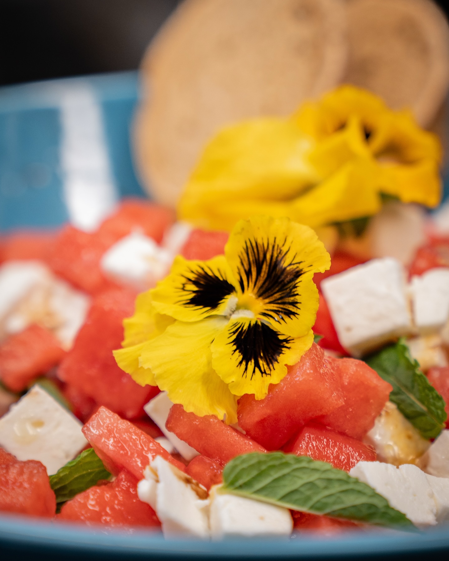 Wassermelonensalat mit Feta und Minze aus unserer aktuellen Tageskarte! 🍉🌱

#menü #salad #melone #wattens #foodlover8#menü, #salad, #melone, #wattens, #foodlover