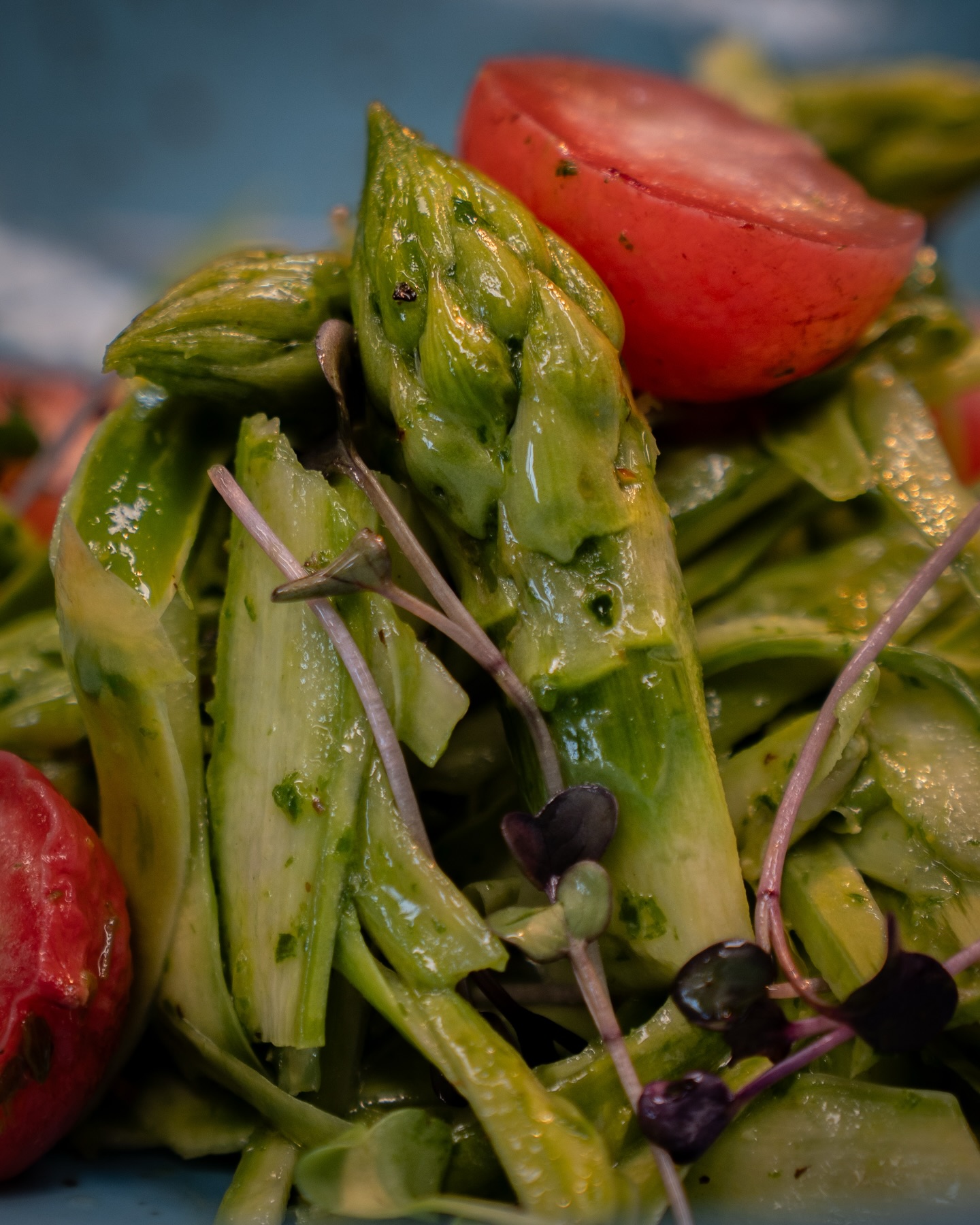 Roh marinierter Spargelsalat mit eingelegten Radischen & Bärlauch aus unserer aktuellen Tageskarte! 🥗

#b3 #wattens #restaurant #menü #spargelzeit11#b3, #wattens, #restaurant, #menü, #spargelzeit
