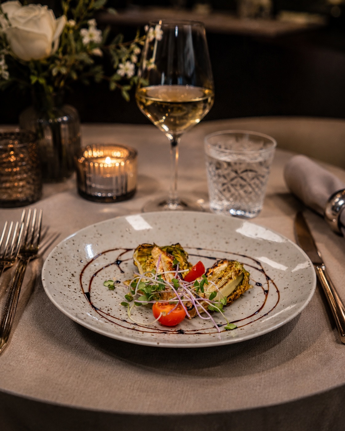 Gebratene Salatherzen mit Ziegello & Honig aus unserer aktuellen Wochenkarte! 🥬🍯🐐

#restaurant #food #foodlover #dinner #wattens4#restaurant, #food, #foodlover, #dinner, #wattens