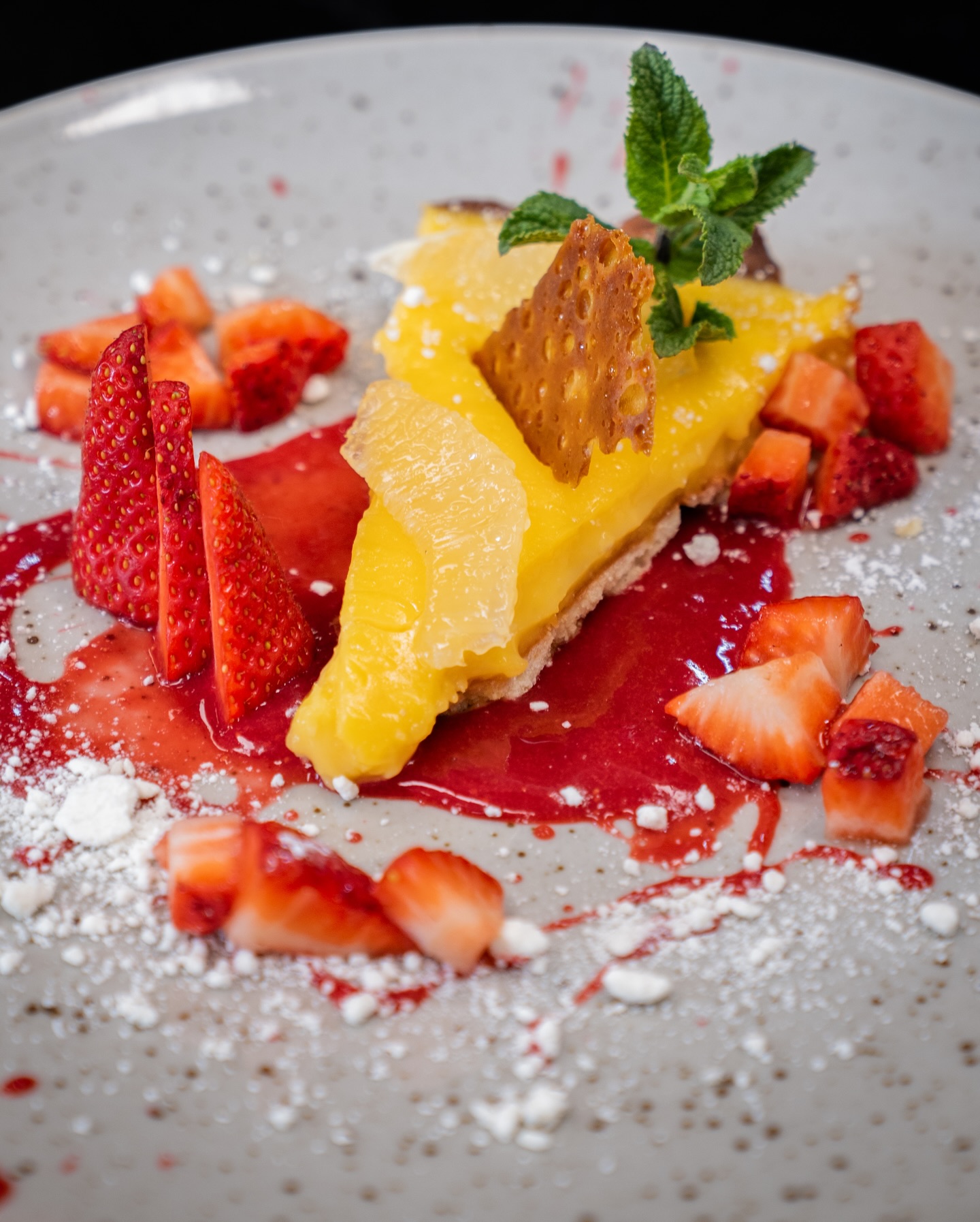 Die Zitronen Tarte & die Erdbeere aus unserer aktuellen Tageskarte! 🍓🍋

#food #foodlovers #dessert #lemon #strawberry15#food, #foodlovers, #dessert, #lemon, #strawberry