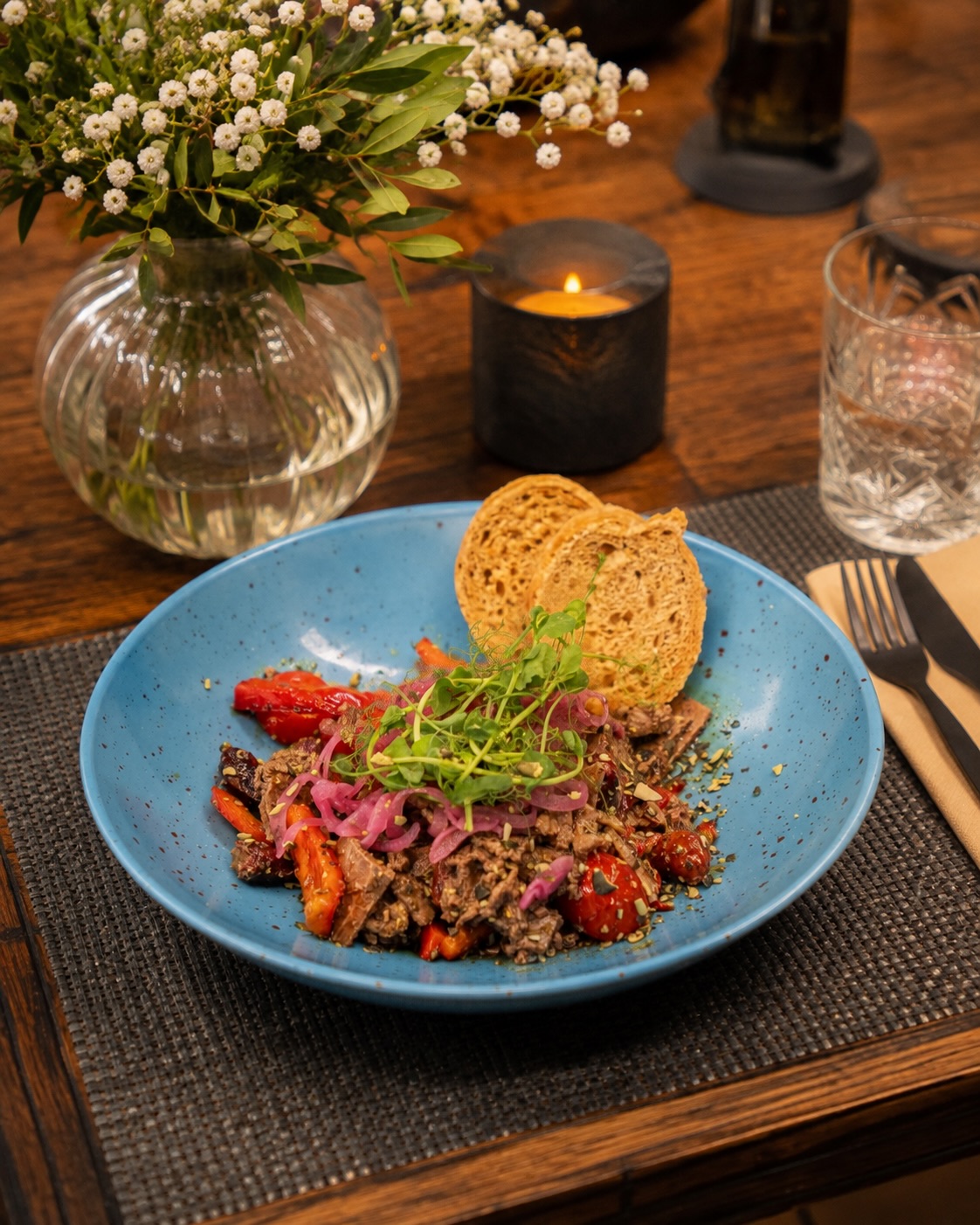 Rindfleischsalat mit Kernöl aus unserer aktuellen Tageskarte! 🥩🥗

#menü #salad #beef #restaurant #dinner8#menü, #salad, #beef, #restaurant, #dinner
