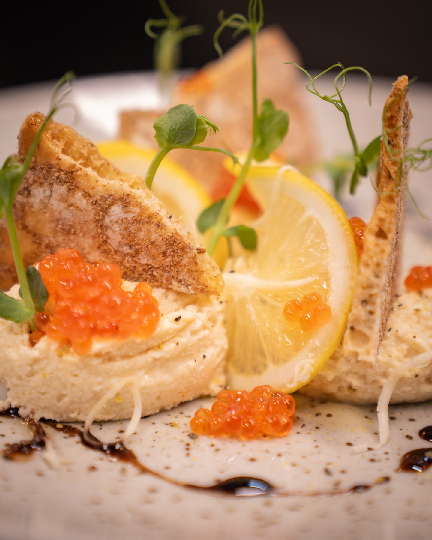 Räucherfisch Mousse mit Kren und Forellenkaviar aus unserer aktuellen Tageskarte! 🐟

#b3 #wattens #restaurant #menü #fisch15#b3, #wattens, #restaurant, #menü, #fisch