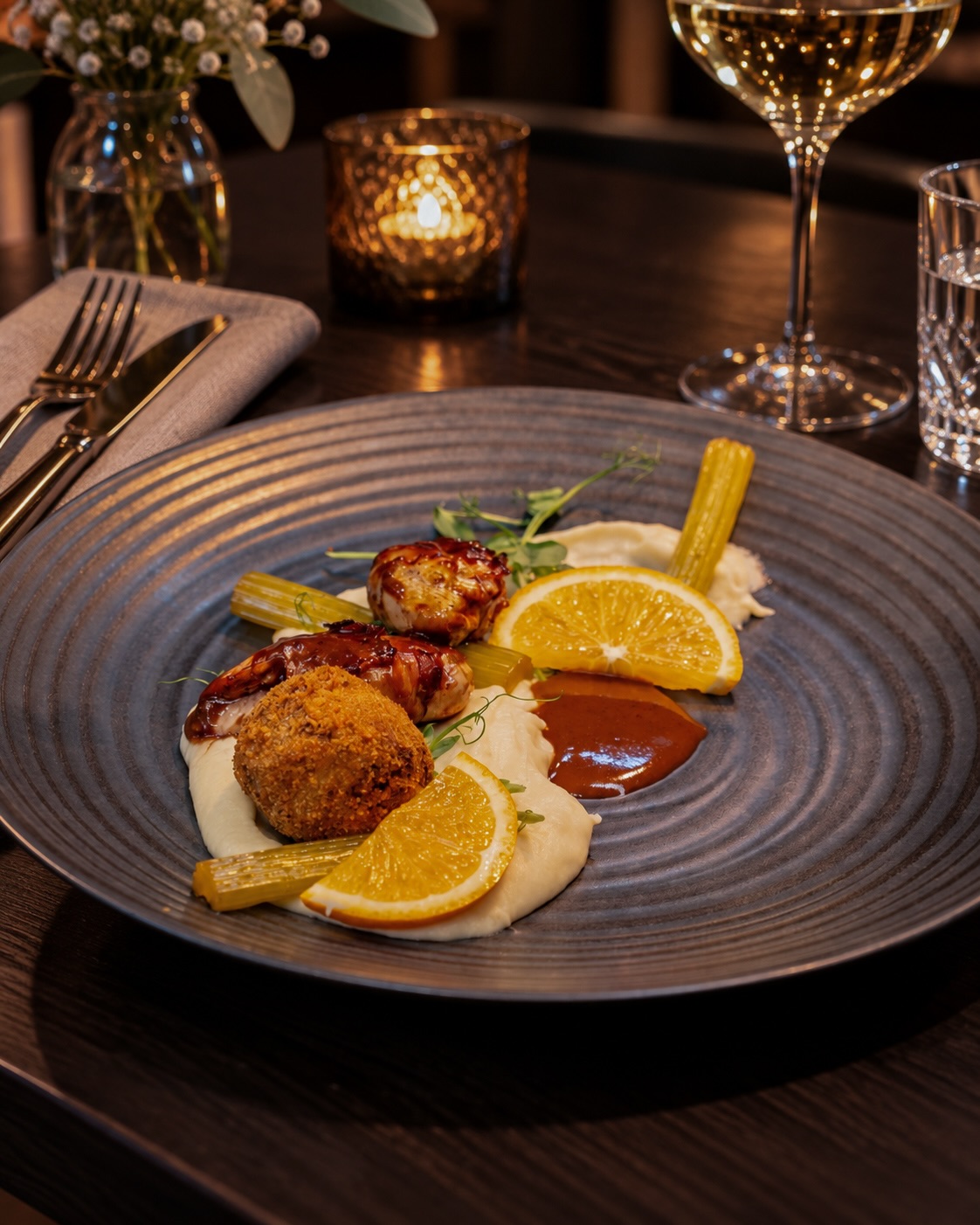 Duett von Wachtel & Ente mit Speck & Sellerie aus unserer aktuellen Wochenkarte! 🦆

#dinner #restaurant #aperitiv #tasty #duck9#dinner, #restaurant, #aperitiv, #tasty, #duck