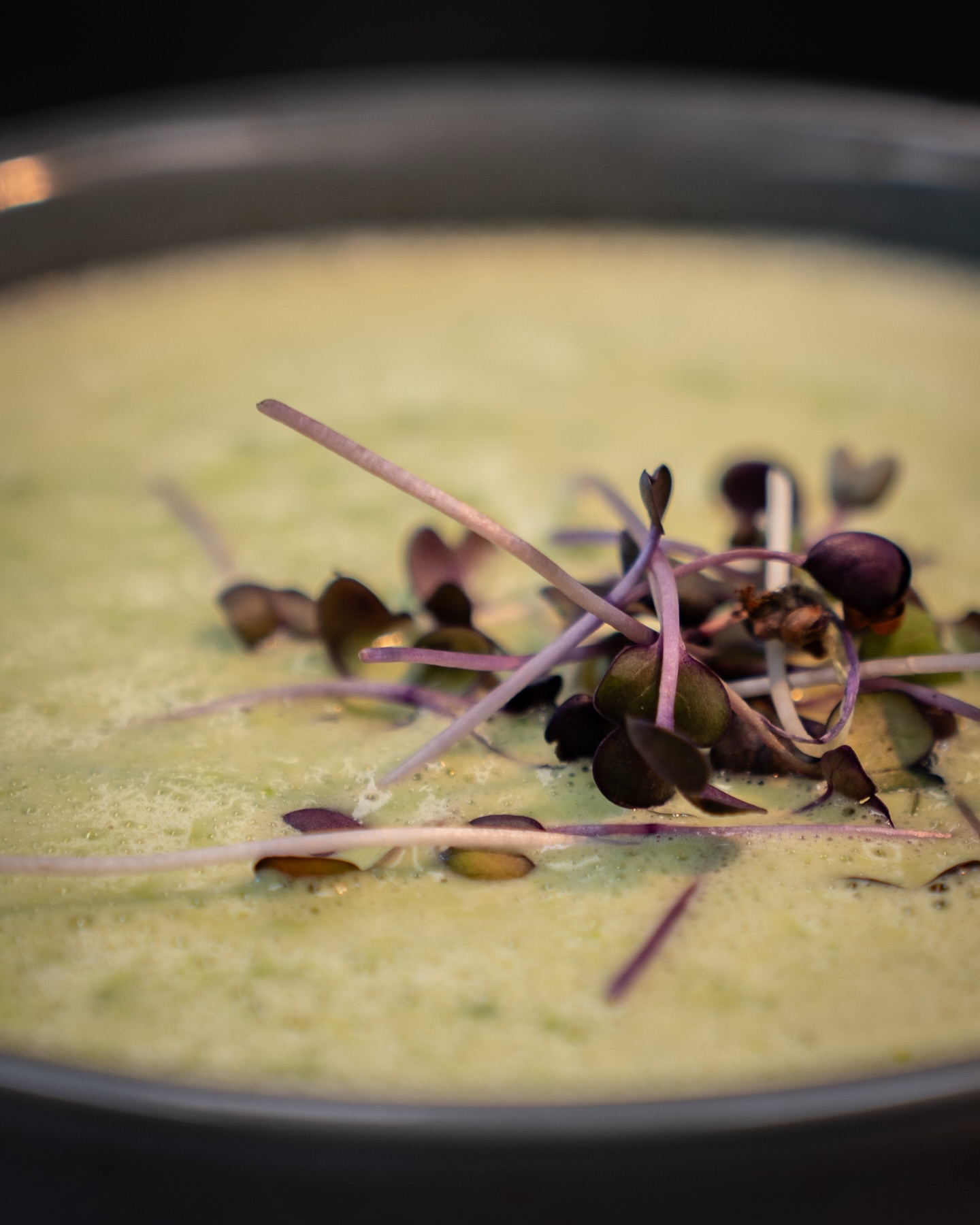 Bärlauchschaumsuppe aus unserer aktuellen Tageskarte! 🥣

#b3 #wattens #restaurant #menü #soup6#b3, #wattens, #restaurant, #menü, #soup
