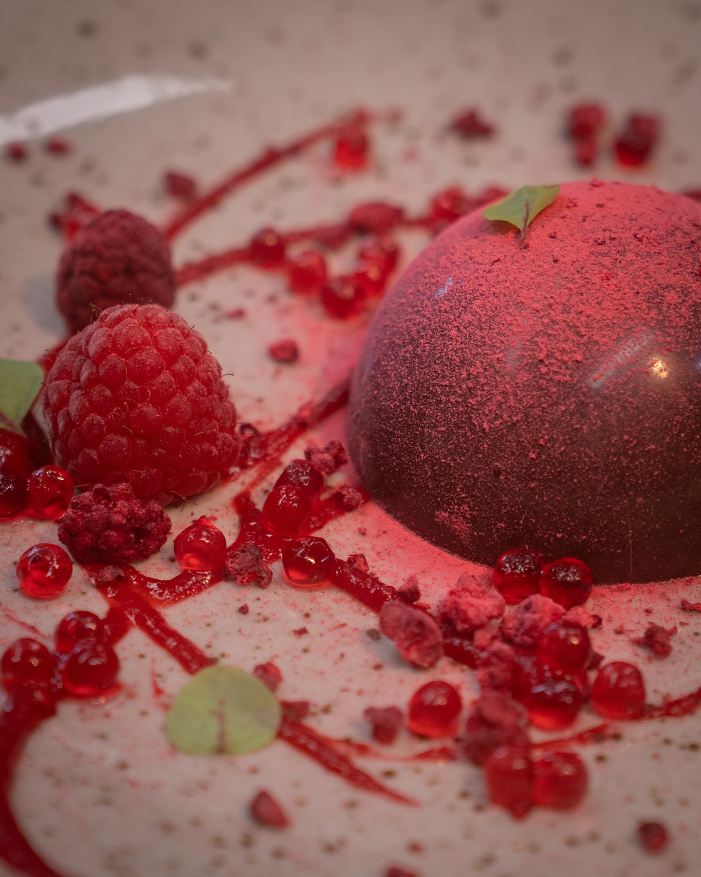 Das Dessert aus unserer Valentinskarte! 🍫💝

#b3 #restaurant #wattens #dessert #valentinesday❤️14#b3, #restaurant, #wattens, #dessert, #valentinesday❤️