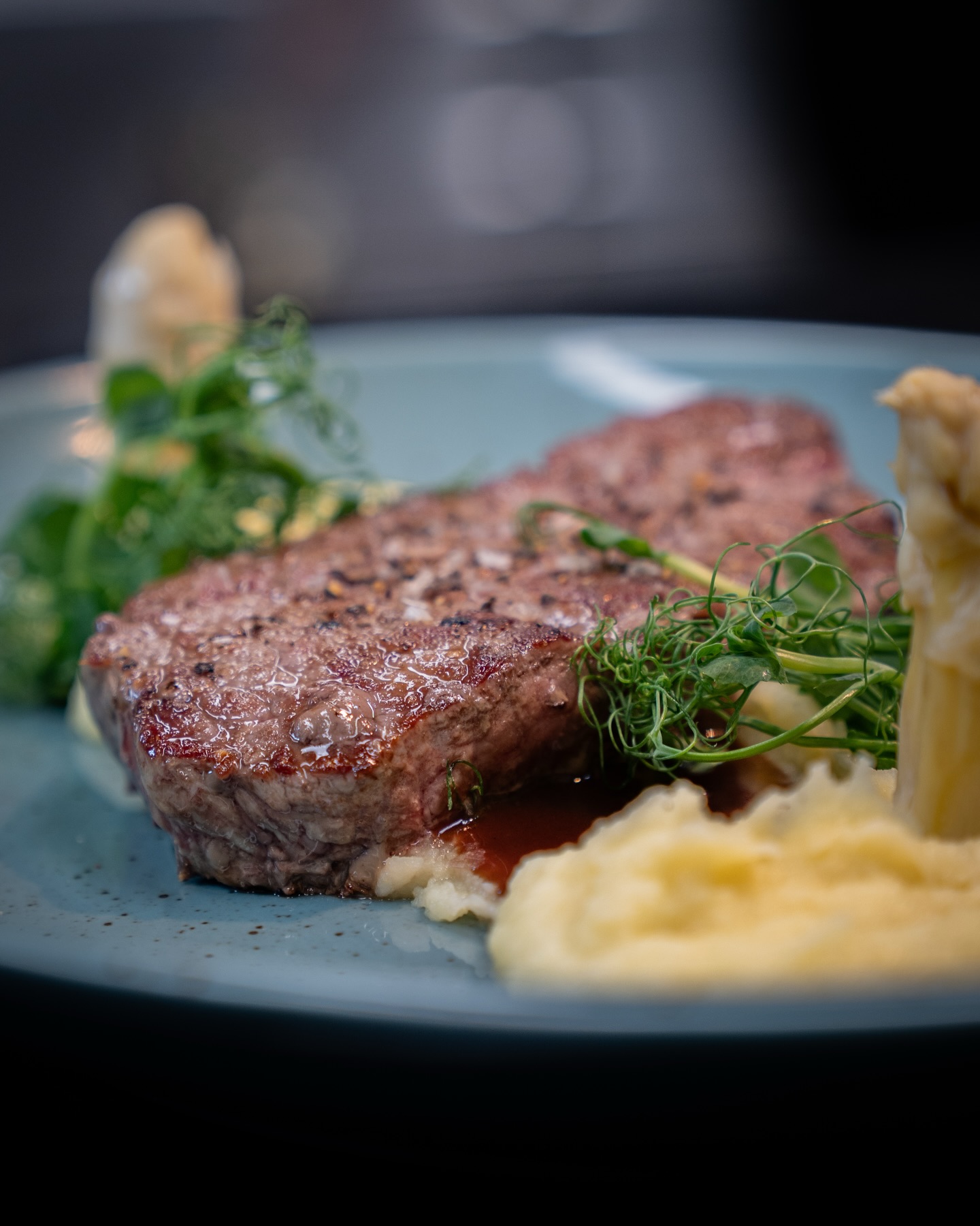 Gebratener Rinderrücken auf Kartoffel-Spargel-Creme & Portweinjus aus unserer aktuellen Tageskarte! 🥩

#b3 #restaurant #beef #menü #foodlover12#b3, #restaurant, #beef, #menü, #foodlover