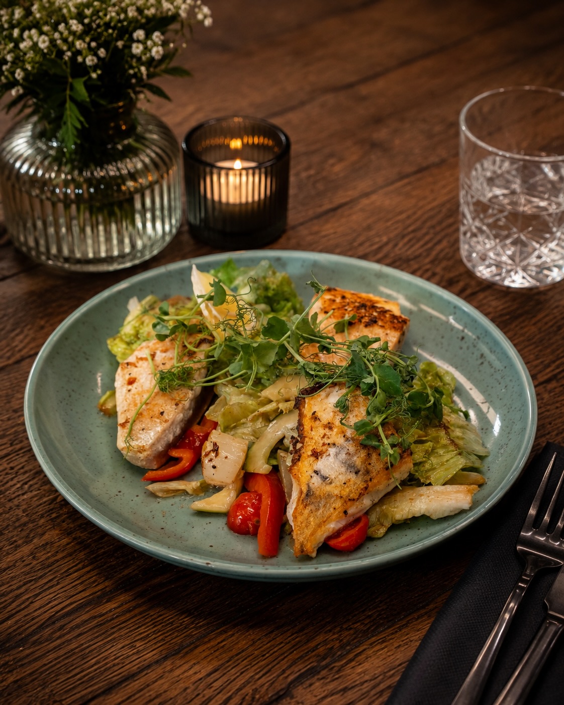Grillteller von Edelfischen auf Sommersalat aus unserer aktuellen Wochenkarte! 🐟🥗

#menü #dinner #salad #fish #salmon7#menü, #dinner, #salad, #fish, #salmon