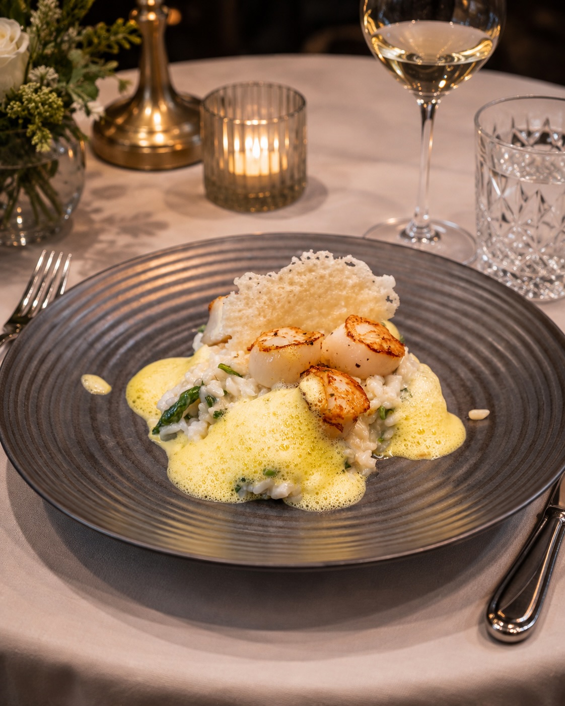 Gebratene Jakobsmuscheln mit Spinatrisotto & Safranschaum aus unserer aktuellen Wochenkarte! 🦪🍚

#restaurant #menü #dinner #safran #mussels6#restaurant, #menü, #dinner, #safran, #mussels