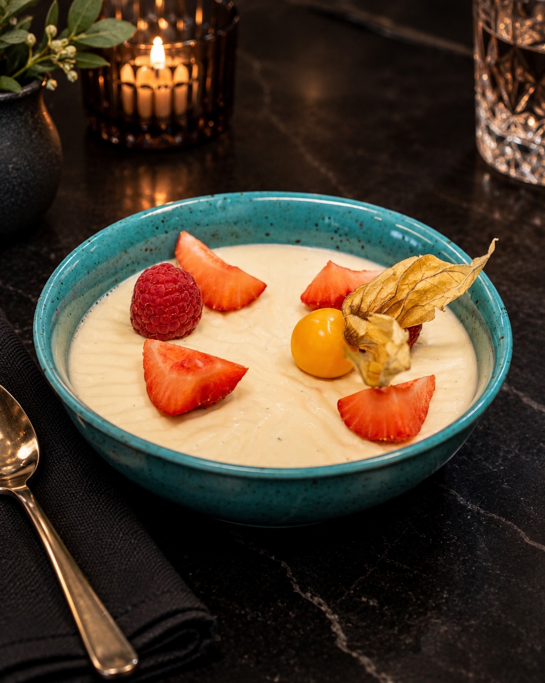 Panna Cotta aus unserer aktuellen Wochenkarte! 🍮🍓

#b3 #wattens #restaurant #dessert #pannacotta8#b3, #wattens, #restaurant, #dessert, #pannacotta
