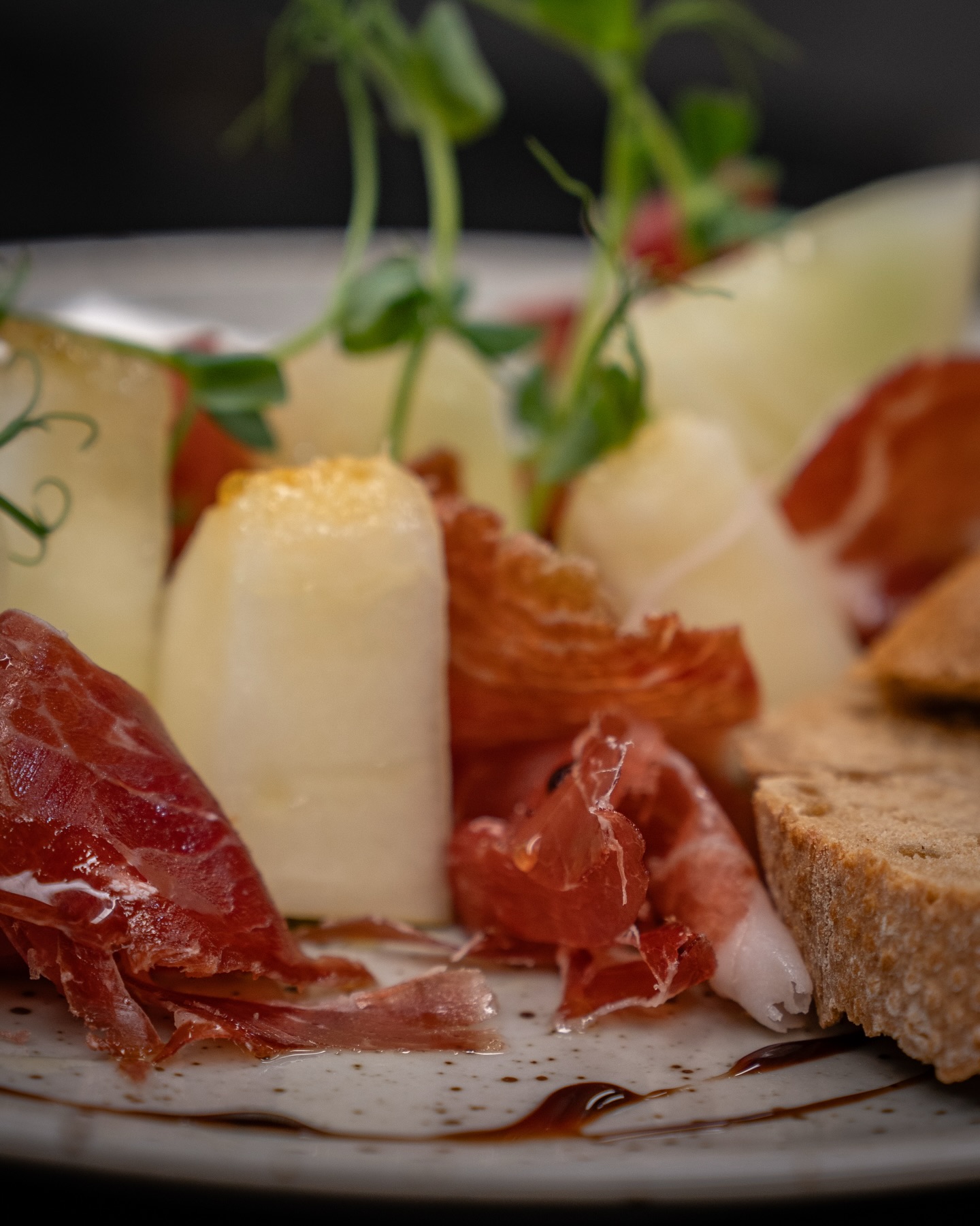 Prosciutto Melone aus unserer aktuellen Tageskarte! 🍈🥓

#b3 #wattens #restaurant #menü #prosciutto17#b3, #wattens, #restaurant, #menü, #prosciutto