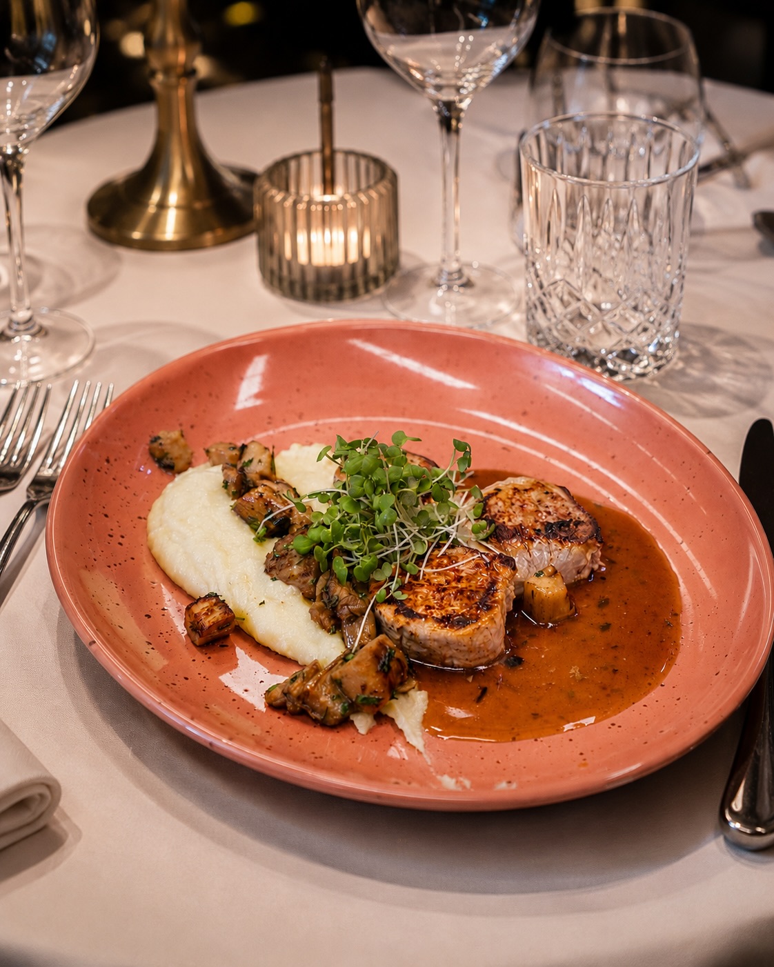 Schweinefilet mit Trüffel-Kartoffelpüree & Steinpilzen aus unserer aktuellen Wochenkarte! 🐖🥔🍄‍🟫

#restaurant #menü #dinner #foodlover #filet7#restaurant, #menü, #dinner, #foodlover, #filet
