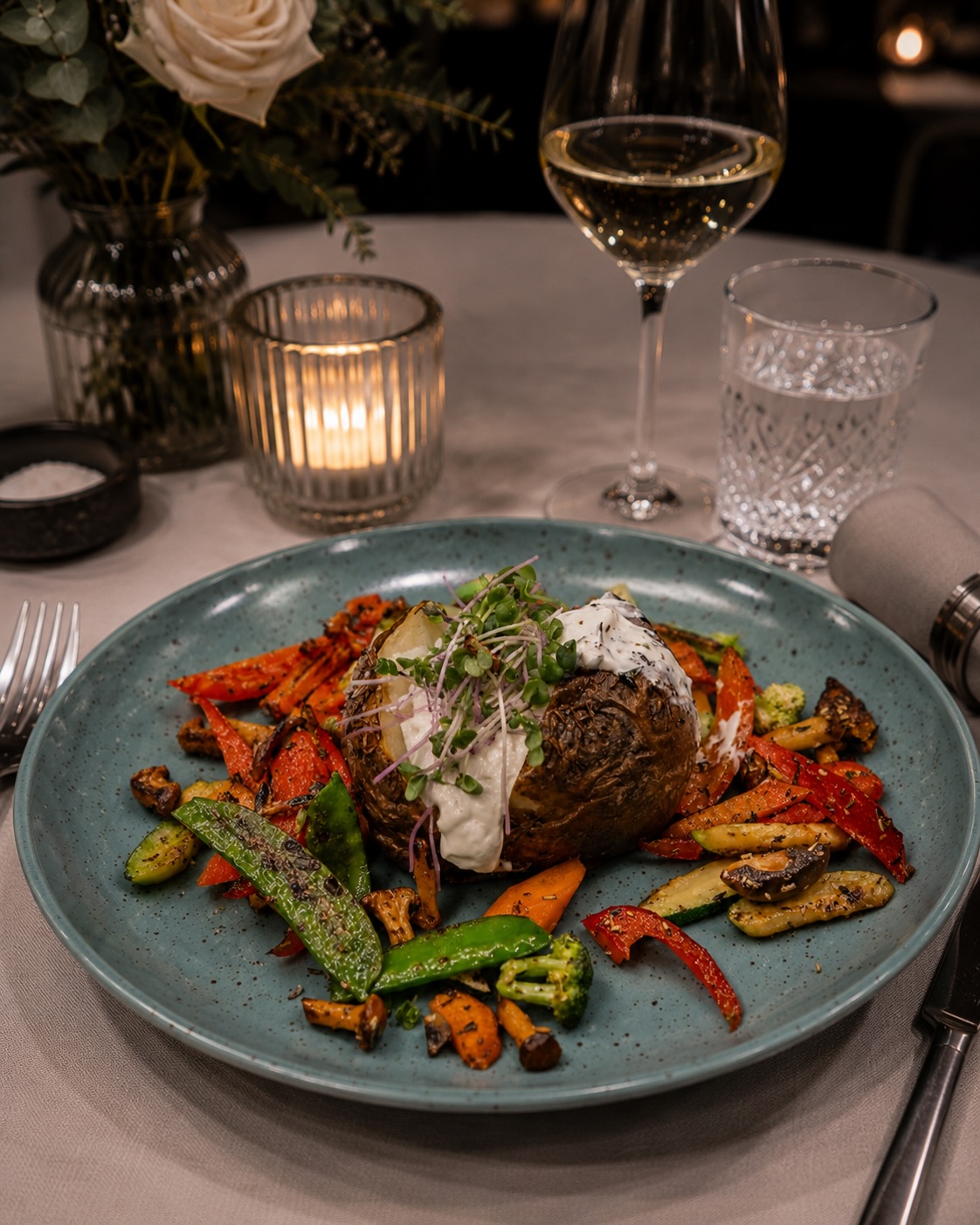 Ofenkartoffel mit Grillgemüse aus unserer aktuellen Wochenkarte! 🥔🥗

#restaurant #menü #potato #vegetables #dinner11#restaurant, #menü, #potato, #vegetables, #dinner
