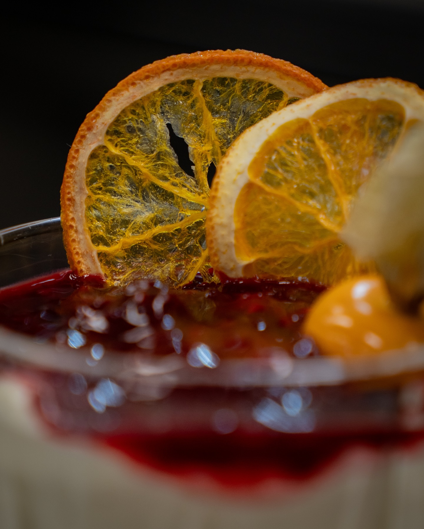 Mascarpone-Beeren-Crumble aus unserer aktuellen Tageskarte! 🍓🫐

#b3 #wattens #restaurant #bar #menü12#b3, #wattens, #restaurant, #bar, #menü