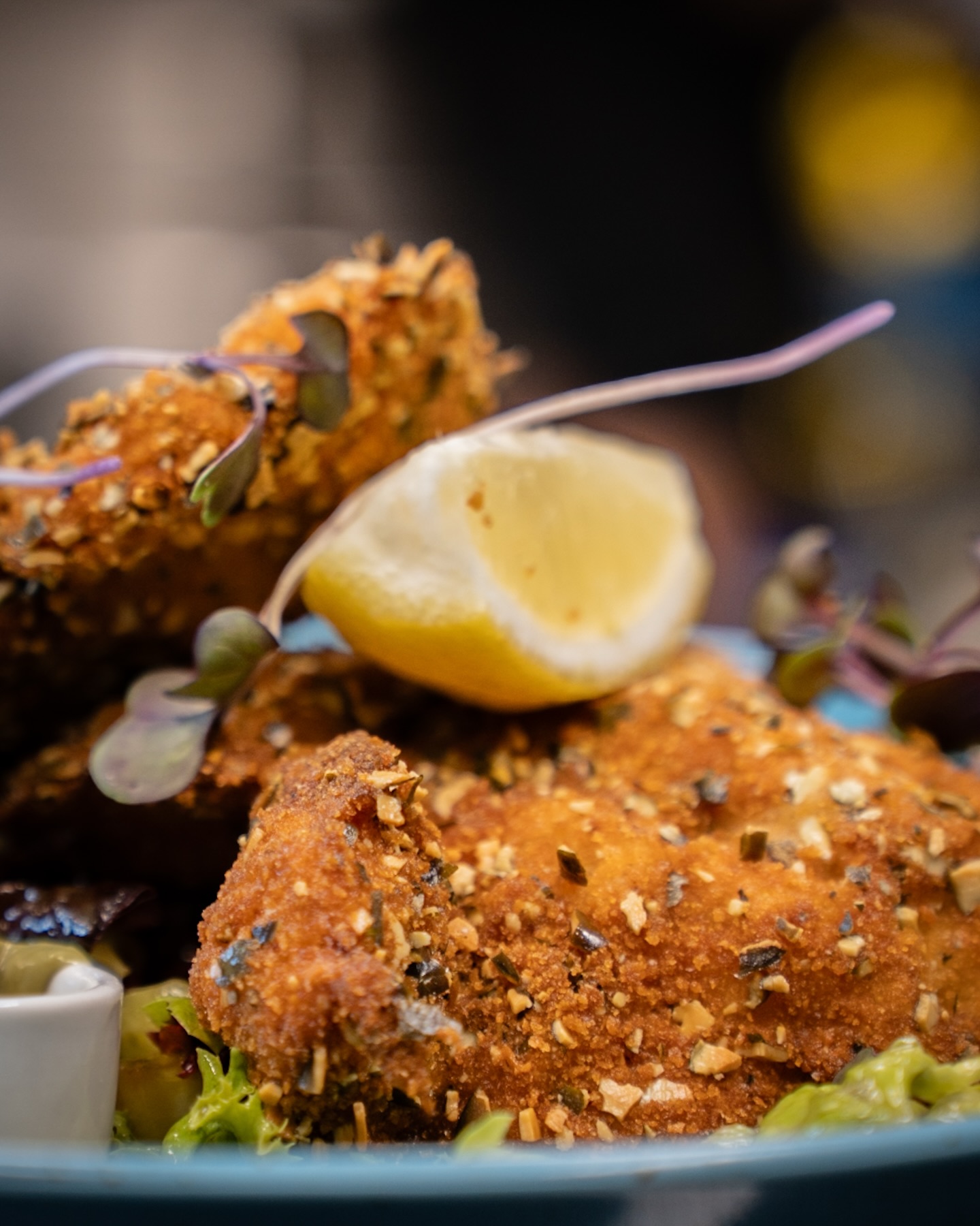 Backhendlsalat mit Kürbiskern-Majo aus unserer aktuellen Tageskarte! 🍗🥗

#b3 #wattens #restaurant #menü #backhendl12#b3, #wattens, #restaurant, #menü, #backhendl