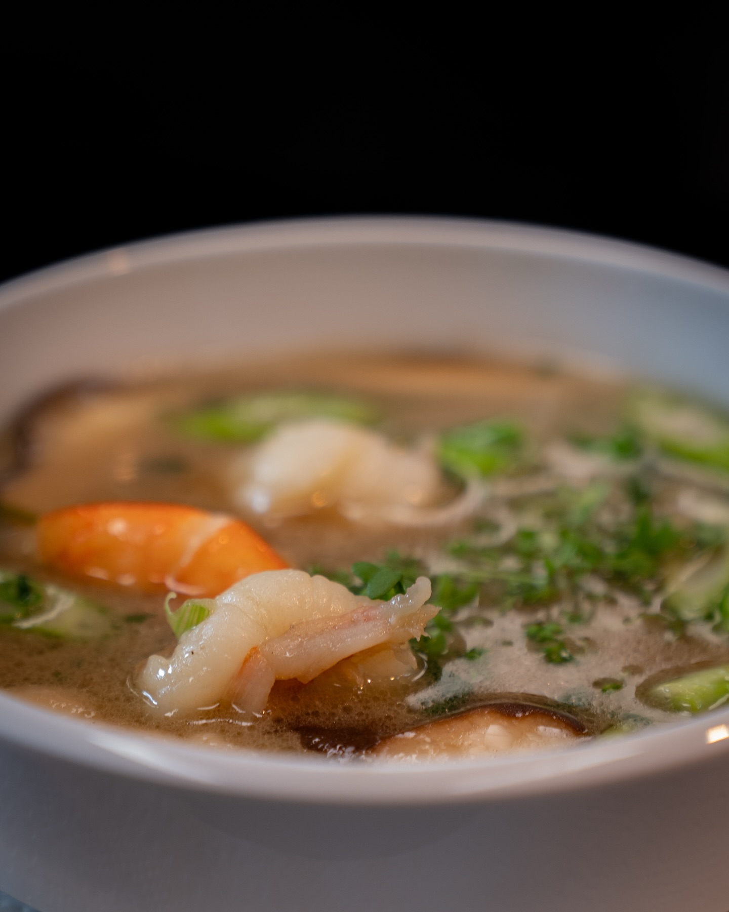 Tom Yum Suppe aus unserer aktuellen Wochenkarte! 🍲🦐

#b3 #wattens #restaurant #soup #menü6#b3, #wattens, #restaurant, #soup, #menü