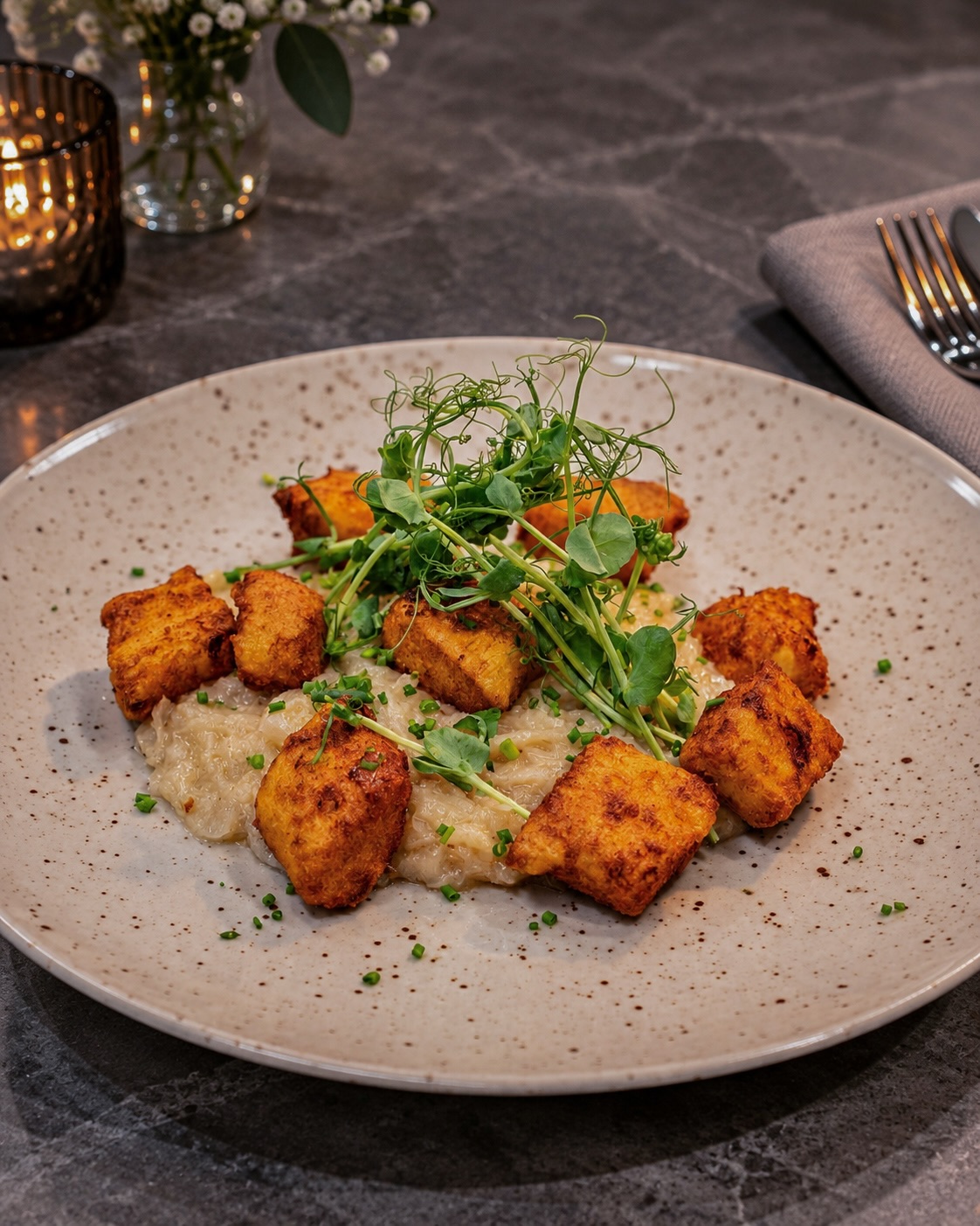 Paunzen auf Sauerkraut aus unserer aktuellen Wochenkarte! 🥔

#restaurant #menü #dinner #alacarte #wattens5#restaurant, #menü, #dinner, #alacarte, #wattens