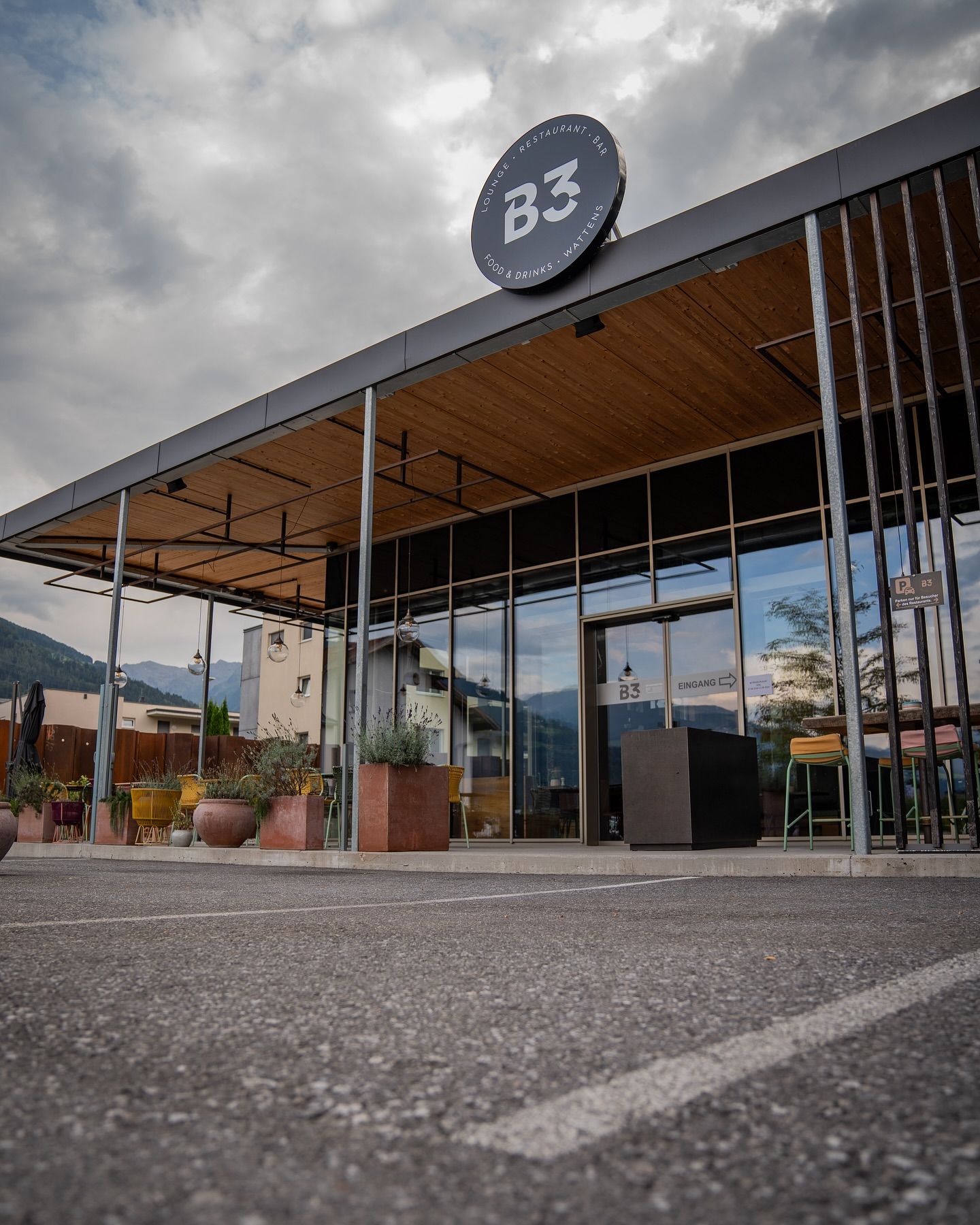 Sommer, Sonne & Cocktails, oder ein Glas Wein! ☀️🍷 Unsere Terrasse lädt bei diesem Wetter ein, die ersten warmen Tage des Jahres zu genießen! ✨#b3 #wattens #restaurant #bar #lounge #food #foodlover #drinks #beer #wine #party #events #catering #foodporn #instafood #dinner #breakfast #lunch #delicious #yummy #coffee #cafe #tasty #cocktails #homemade #gastro #gastronomie #tirol #menü59#b3, #wattens, #restaurant, #bar, #lounge, #food, #foodlover, #drinks, #beer, #wine, #party, #events, #catering, #foodporn, #instafood, #dinner, #breakfast, #lunch, #delicious, #yummy, #coffee, #cafe, #tasty, #cocktails, #homemade, #gastro, #gastronomie, #tirol, #menü