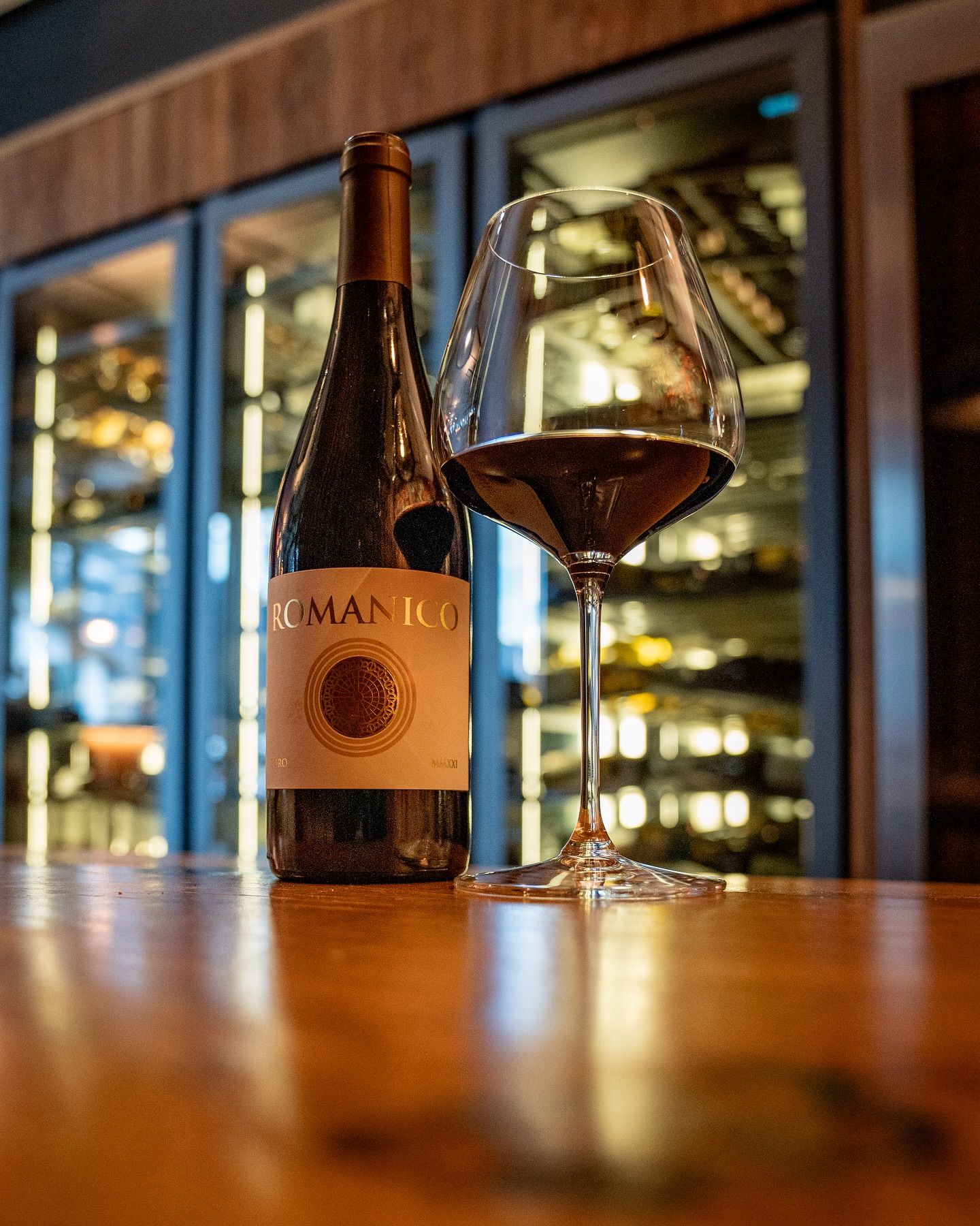 Der Teso la Monja Romanico - ein fruchtiger, vollmundiger Rotwein aus den spanischen Weinbergen der Provinz Zamora! 🇪🇸🍷🍇#b3 #wattens #bar #restaurant #lounge #wine #winelovers #food14#b3, #wattens, #bar, #restaurant, #lounge, #wine, #winelovers, #food
