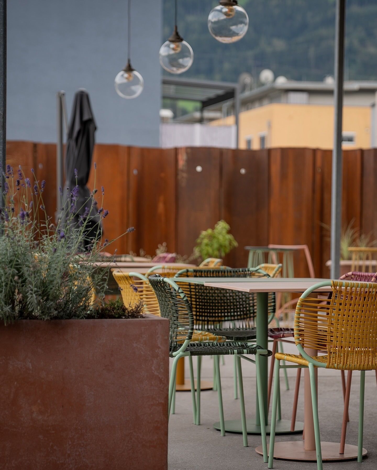 Die Tage werden langsam wärmer und laden zu einem Kaffee oder einem leckeren Cocktail auf unserer Terrasse ein! ☀️🍹#b3 #wattens #restaurant #bar #lounge #food #foodlover #drinks #beer #wine #party #events #catering #foodporn #instafood #dinner #breakfast #lunch #delicious #yummy #coffee #cafe #tasty #cocktails #homemade #gastro #gastronomie #tirol #menü44#b3, #wattens, #restaurant, #bar, #lounge, #food, #foodlover, #drinks, #beer, #wine, #party, #events, #catering, #foodporn, #instafood, #dinner, #breakfast, #lunch, #delicious, #yummy, #coffee, #cafe, #tasty, #cocktails, #homemade, #gastro, #gastronomie, #tirol, #menü