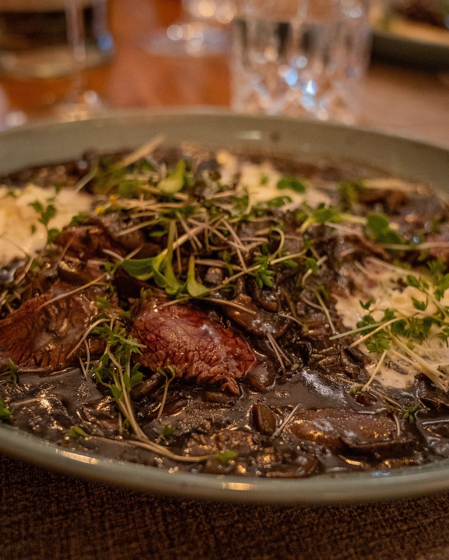 Beouf Stroganoff 🥩 Zartes Rindfleisch & cremige Sauce! 🤤#b3 #wattens #restaurant #bar #food #foodlovers #beef #boeuf #stroganoff30#b3, #wattens, #restaurant, #bar, #food, #foodlovers, #beef, #boeuf, #stroganoff